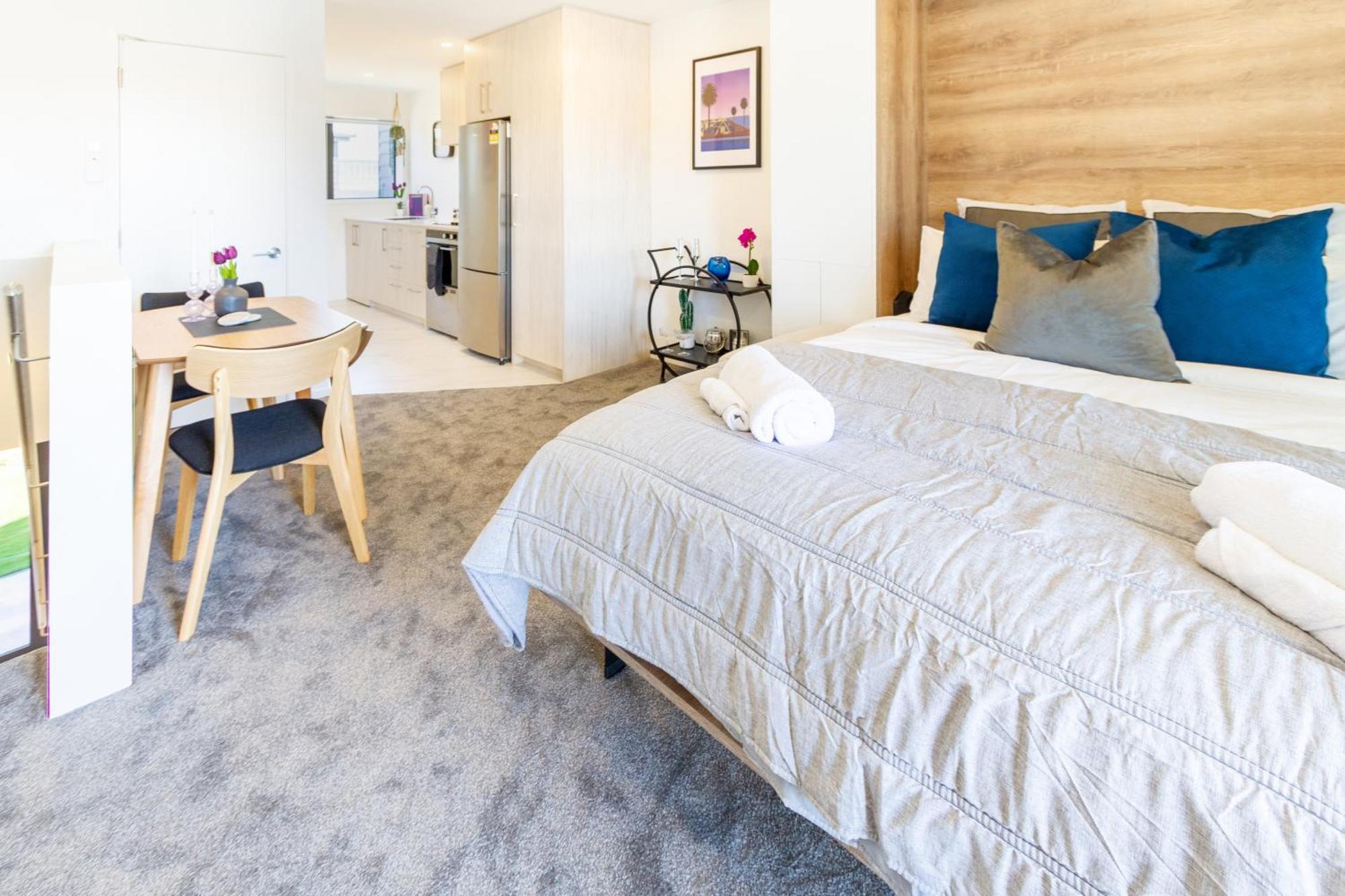 Central City Charm: Pet-Friendly Studio Крайстчърч Екстериор снимка